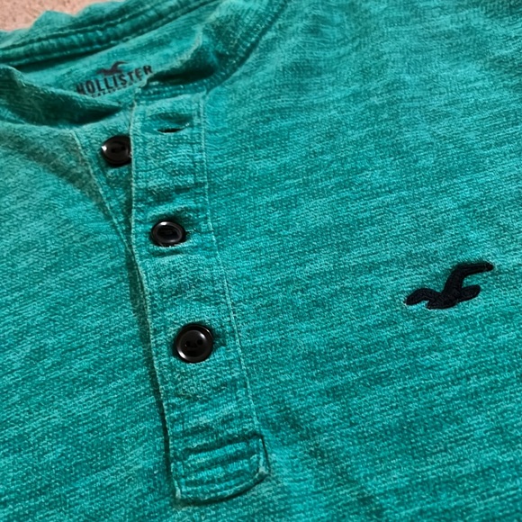 Two Hollister shirts - Picture 3 of 5